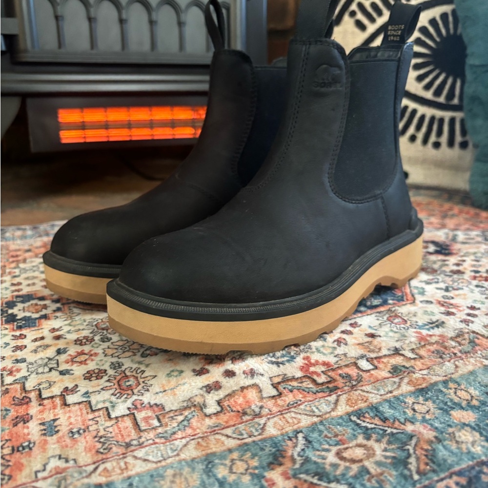 SOREL Black Leather Chelsea Women’s Boots